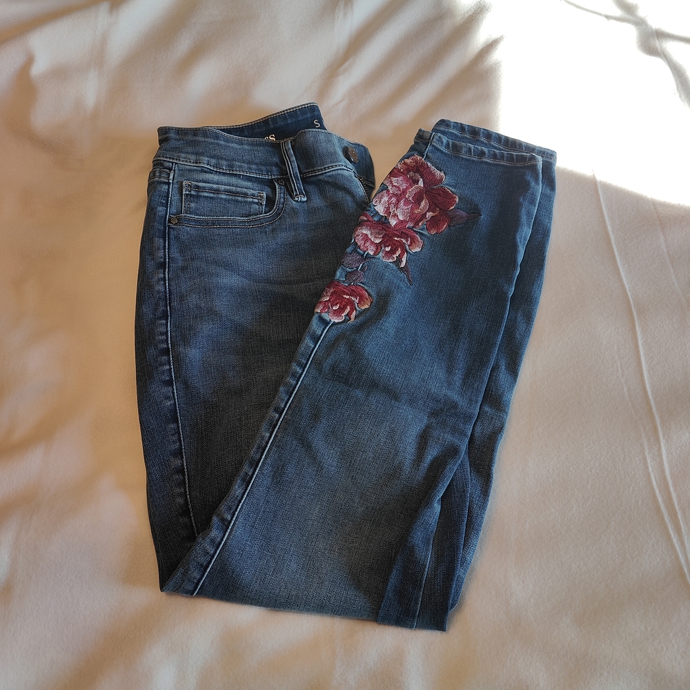White House Black Market WHBM Embroidered Blue Jeans 6S